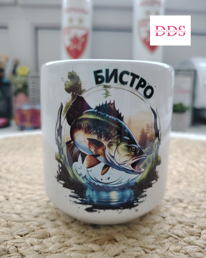 bela šolja sa printom